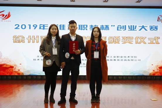 说明: E:\外语系员工工作\刘鑫\0072fd5ff589f24b848b56db44d2cbdc.jpg